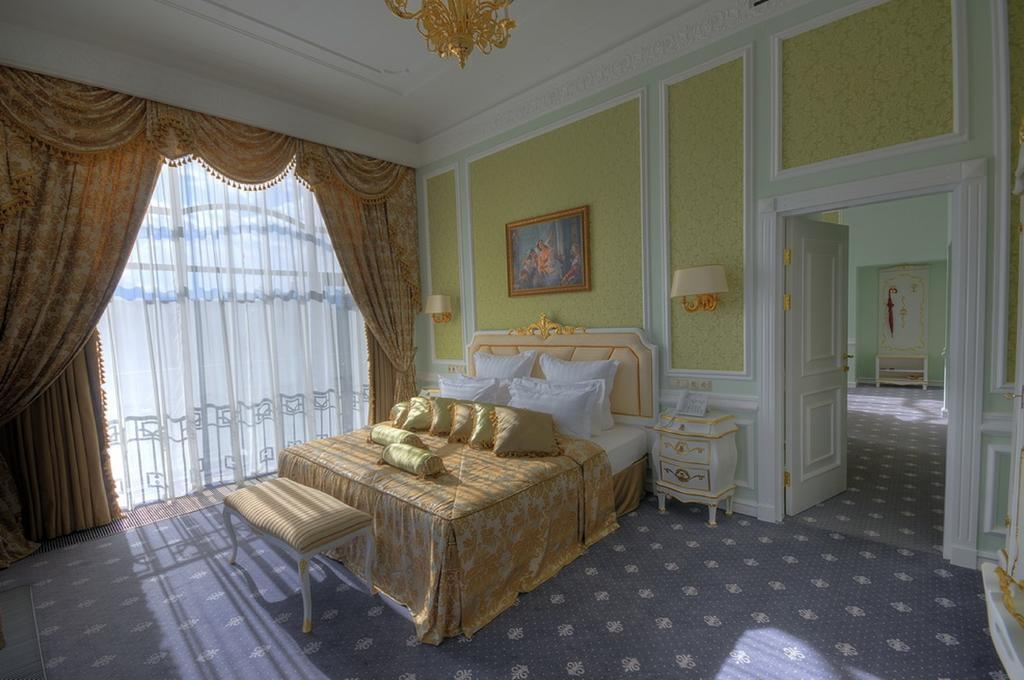 Aleksandrovski Grand Hotel Vladikavkaz Rum bild